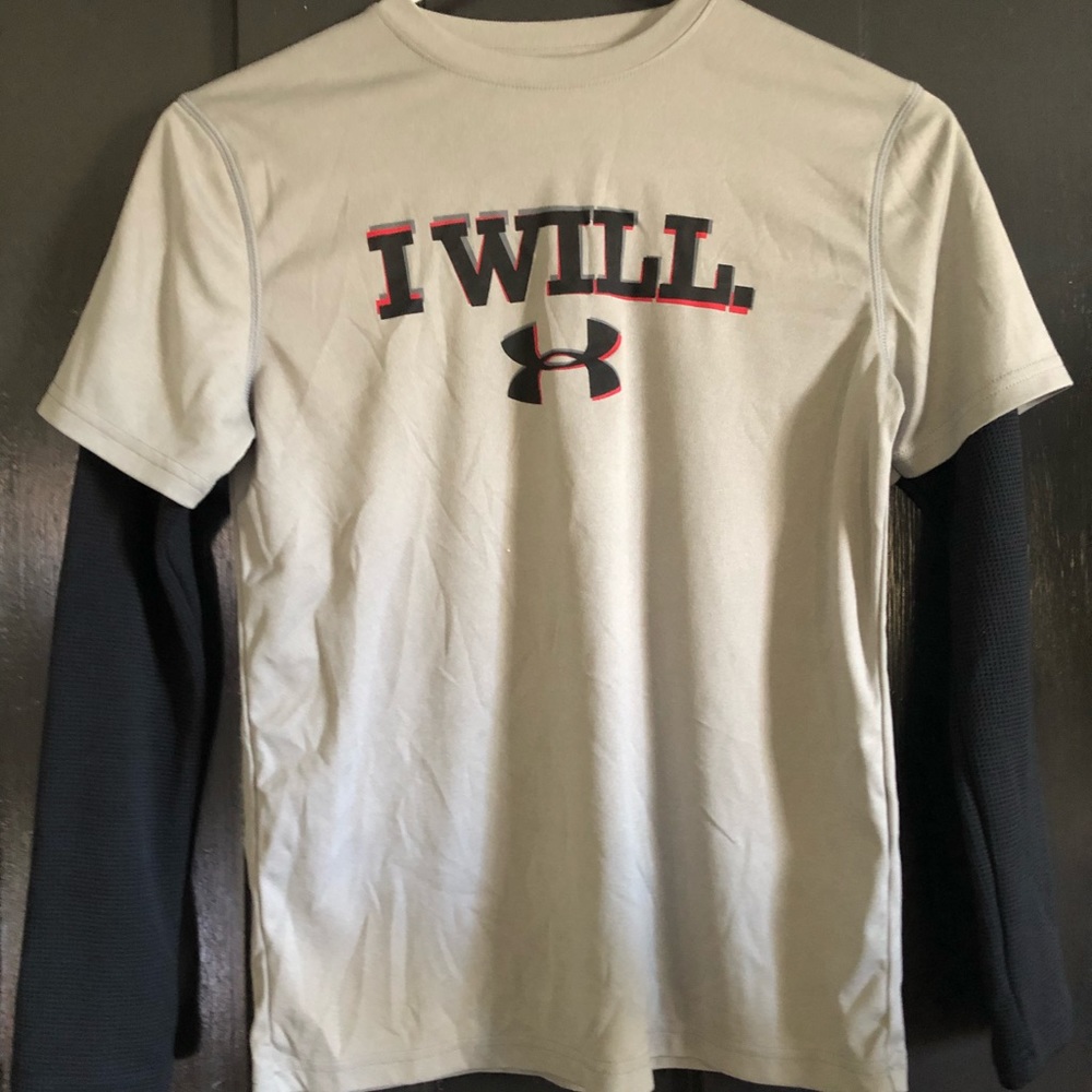 Under Armour Youth Medium long sleeve shirt